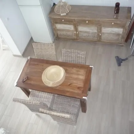 A La Apartment